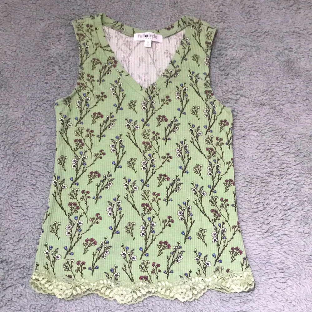 NWOT Floral Green V-neck Tank Top with Lace Detail